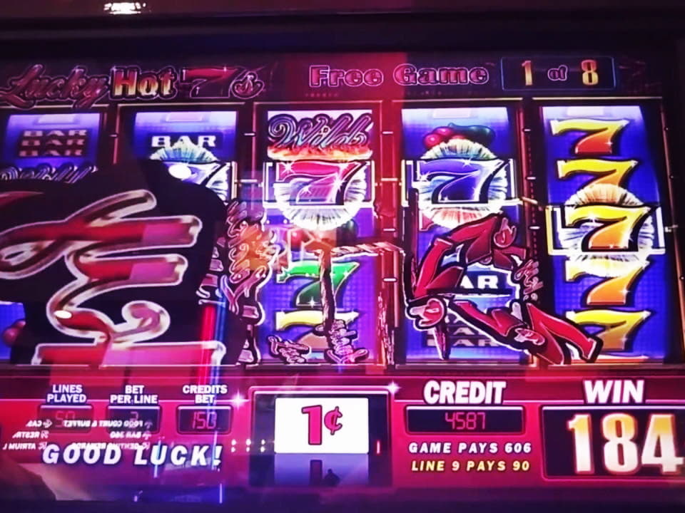 EUR 975 Torneio no Genesis Casino